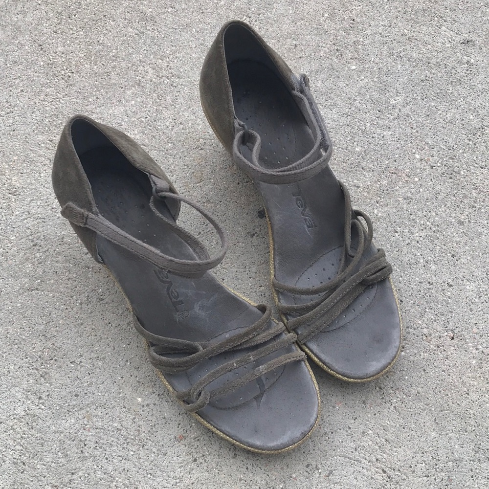 Teva Wedge Sandals Gray Suede Size 7